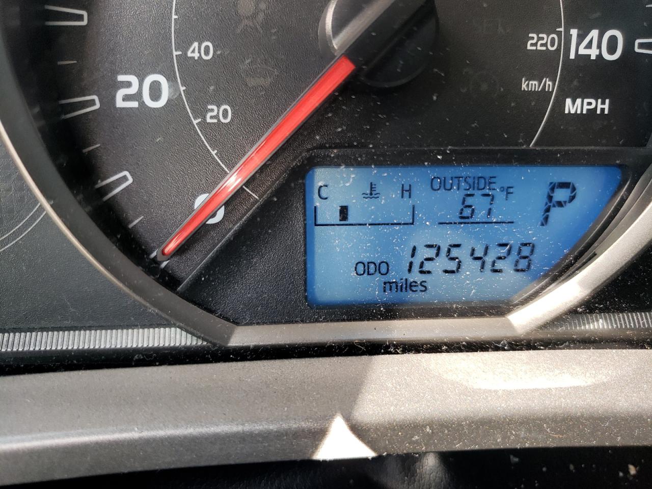Photo 8 from auction – 2015 TOYOTA RAV4 LE with VIN JTMBFREV8FJ025179