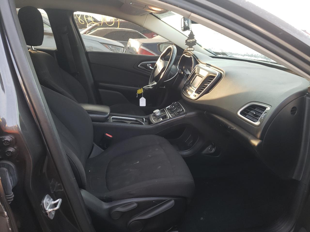 Photo 5 from auction – 2015 CHRYSLER 200 LIMITE with VIN 1C3CCCAB7FN611469