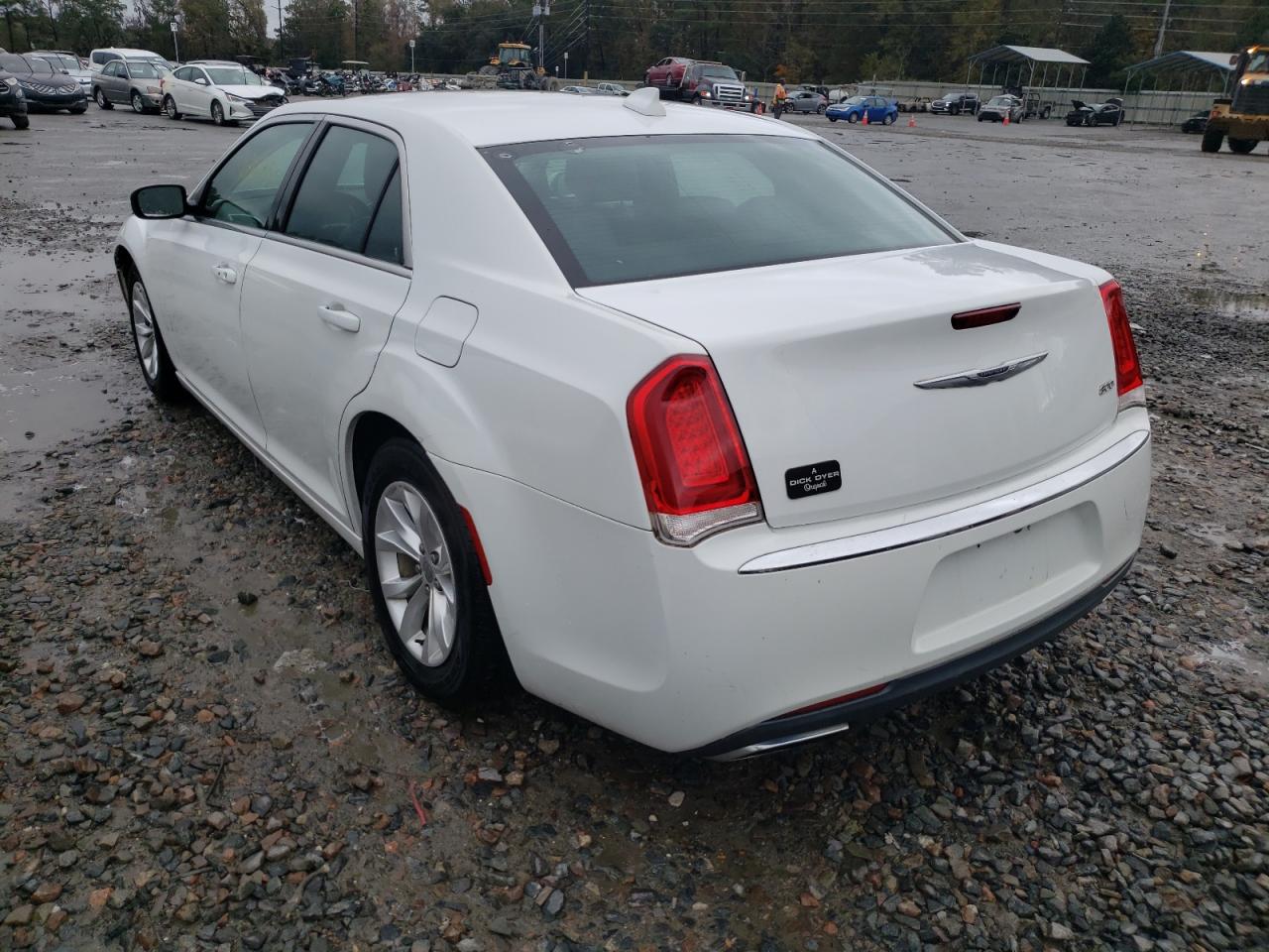 Photo 3 from auction – 2015 CHRYSLER 300 LIMITE with VIN 2C3CCAAG1FH796675