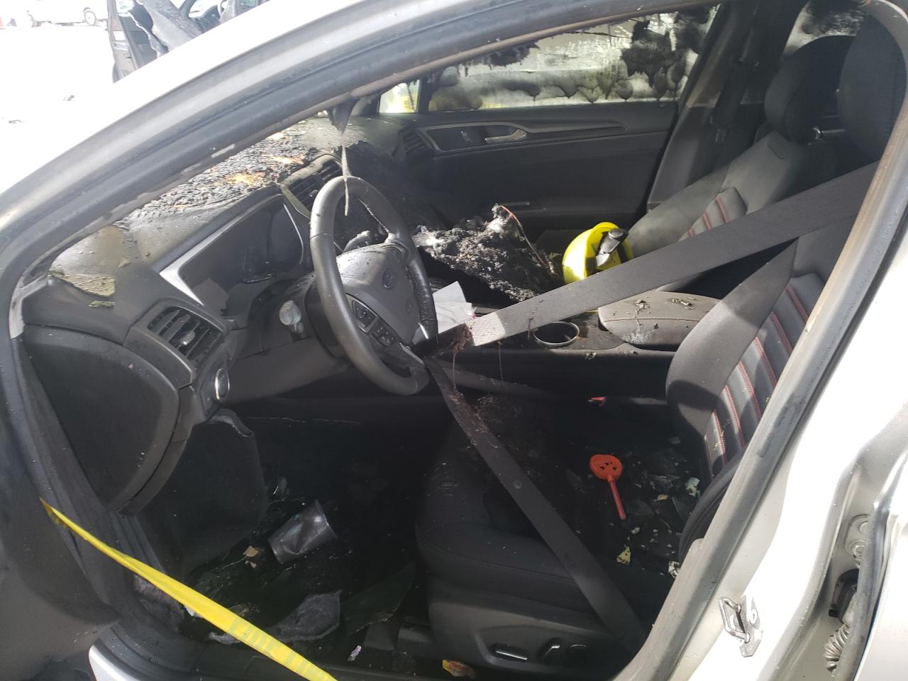 Photo 5 from auction – 2013 FORD FUSION SE with VIN 3FA6P0HR4DR137768