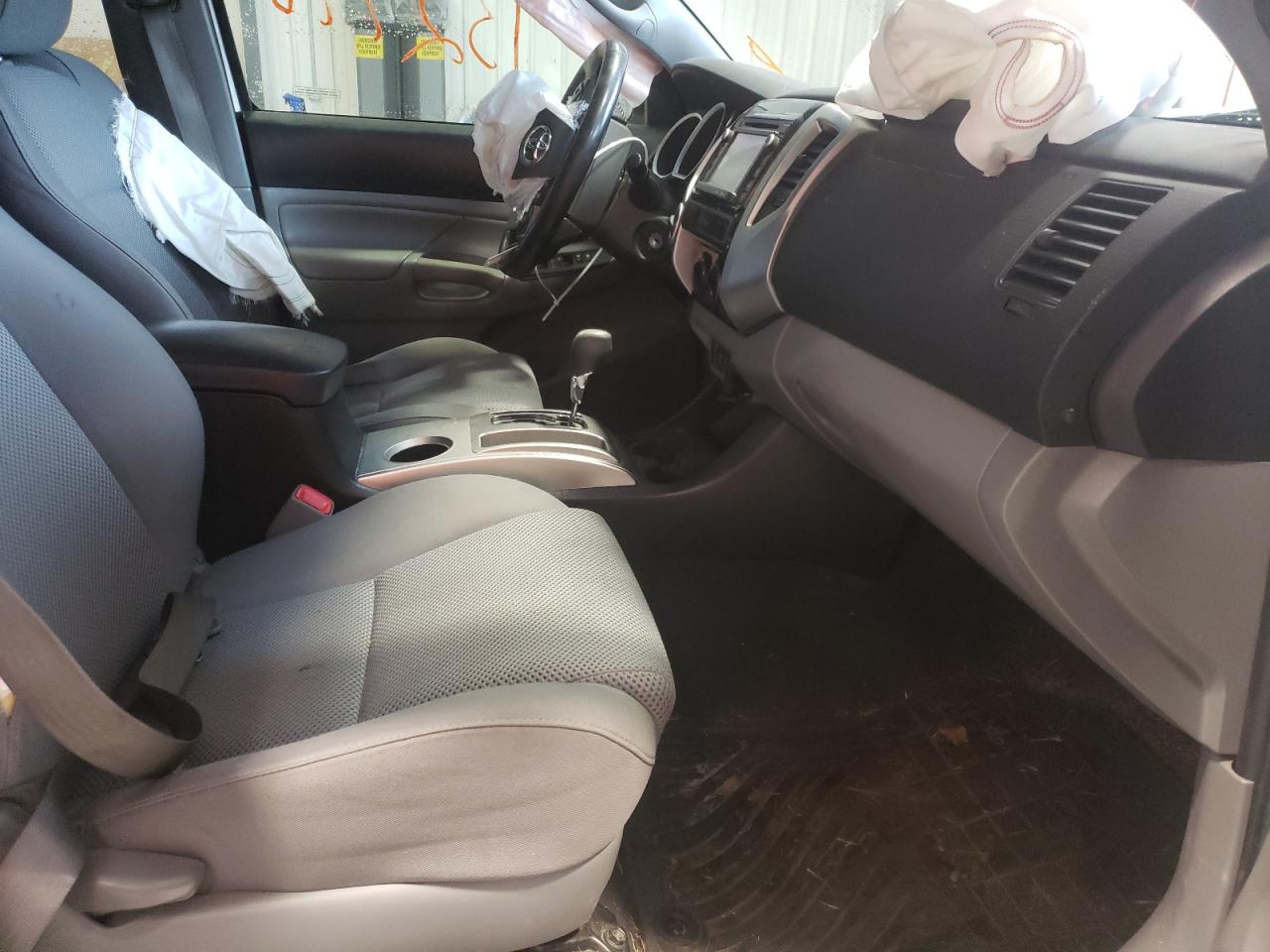 Photo 5 from auction – 2015 TOYOTA TACOMA DOU with VIN 5TFLU4EN8FX145980