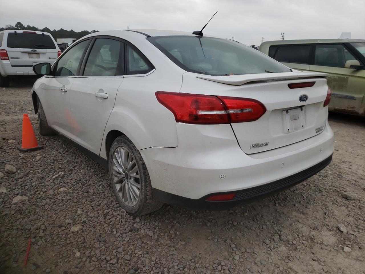 Photo 3 from auction – 2015 FORD FOCUS TITA with VIN 1FADP3J20FL328305