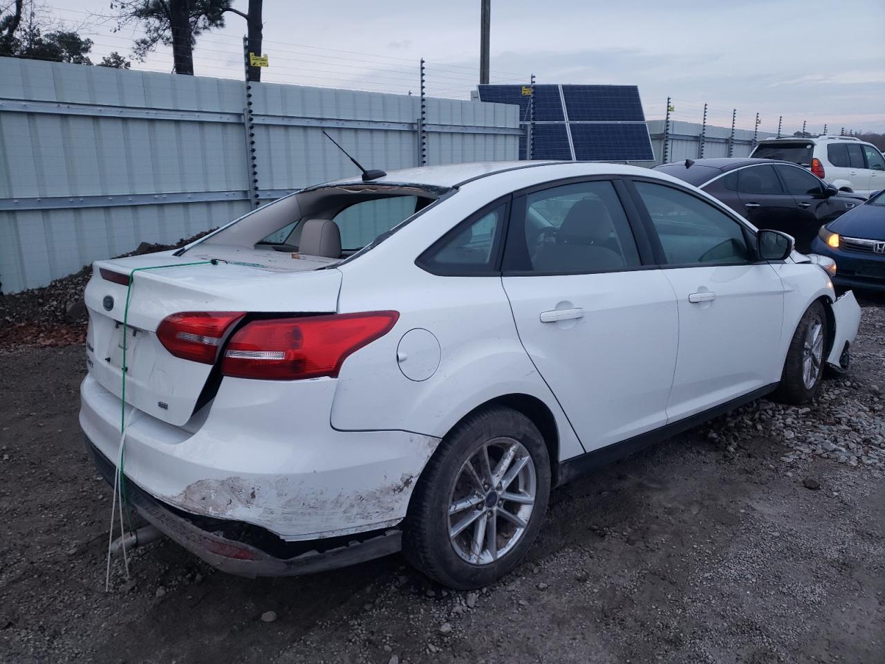 Photo 4 from auction – 2017 FORD FOCUS SE with VIN 1FADP3F25HL241737