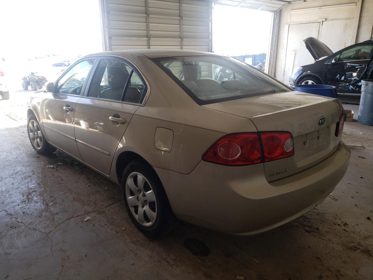 Photo 3 from auction – 2007 KIA OPTIMA LX with VIN KNAGE123775119963