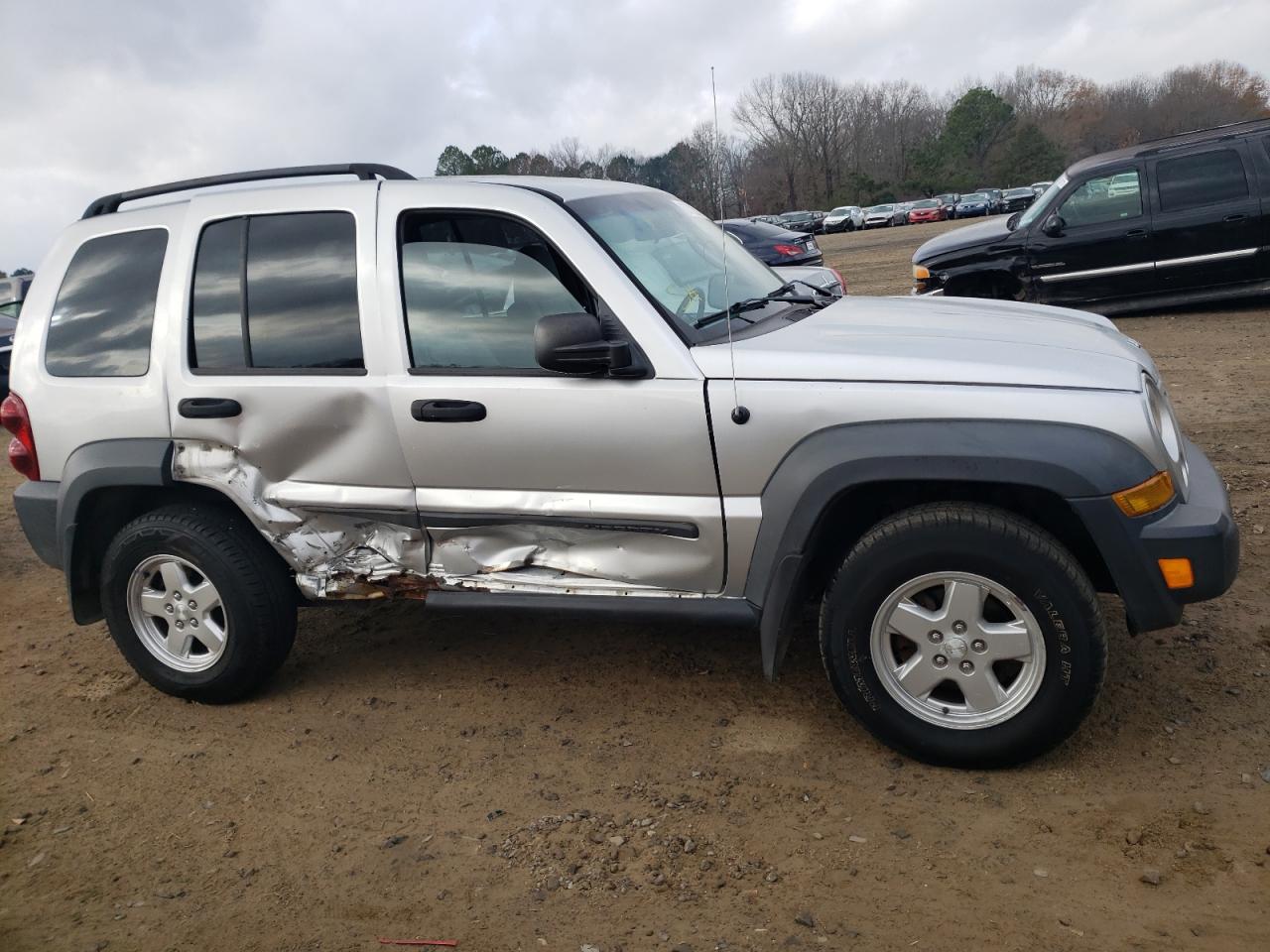 Photo 9 from auction – 2006 JEEP LIBERTY with VIN 1J4GL48K16W247398