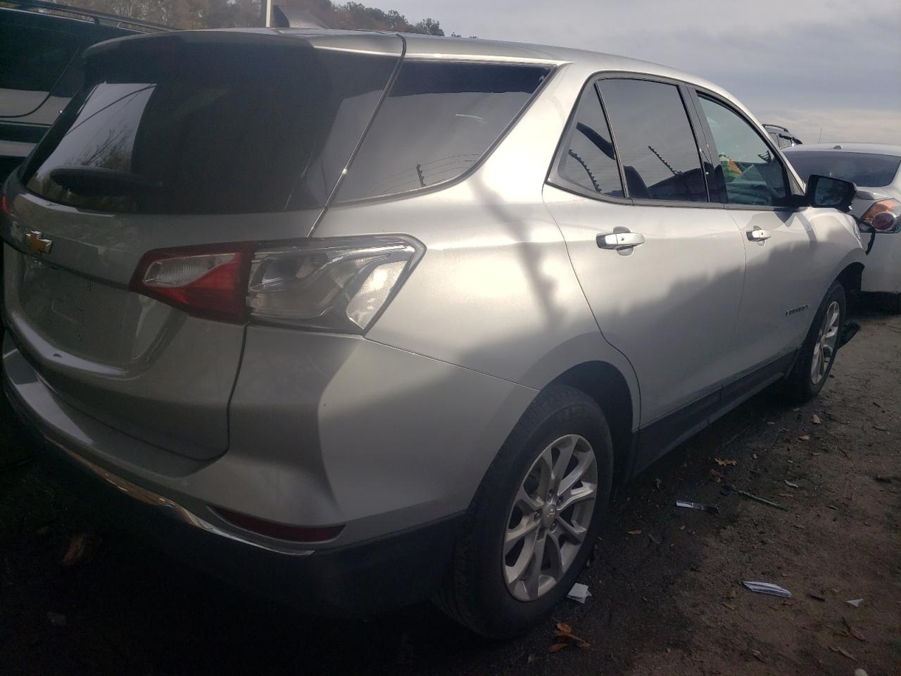 Photo 4 from auction – 2018 CHEVROLET EQUINOX LS with VIN 2GNAXHEV9J6175009