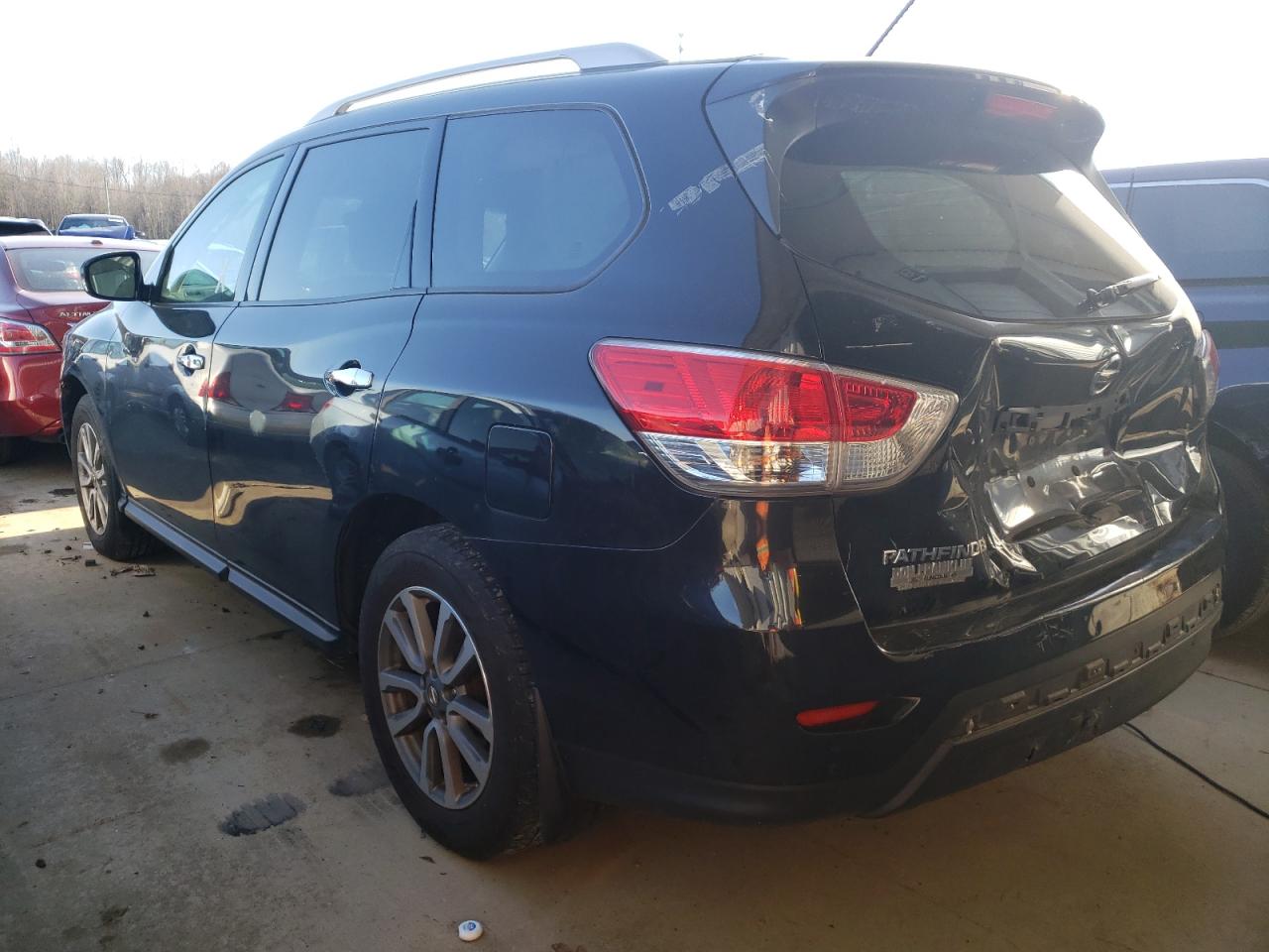 Photo 3 from auction – 2015 NISSAN PATHFINDER with VIN 5N1AR2MN9FC690264