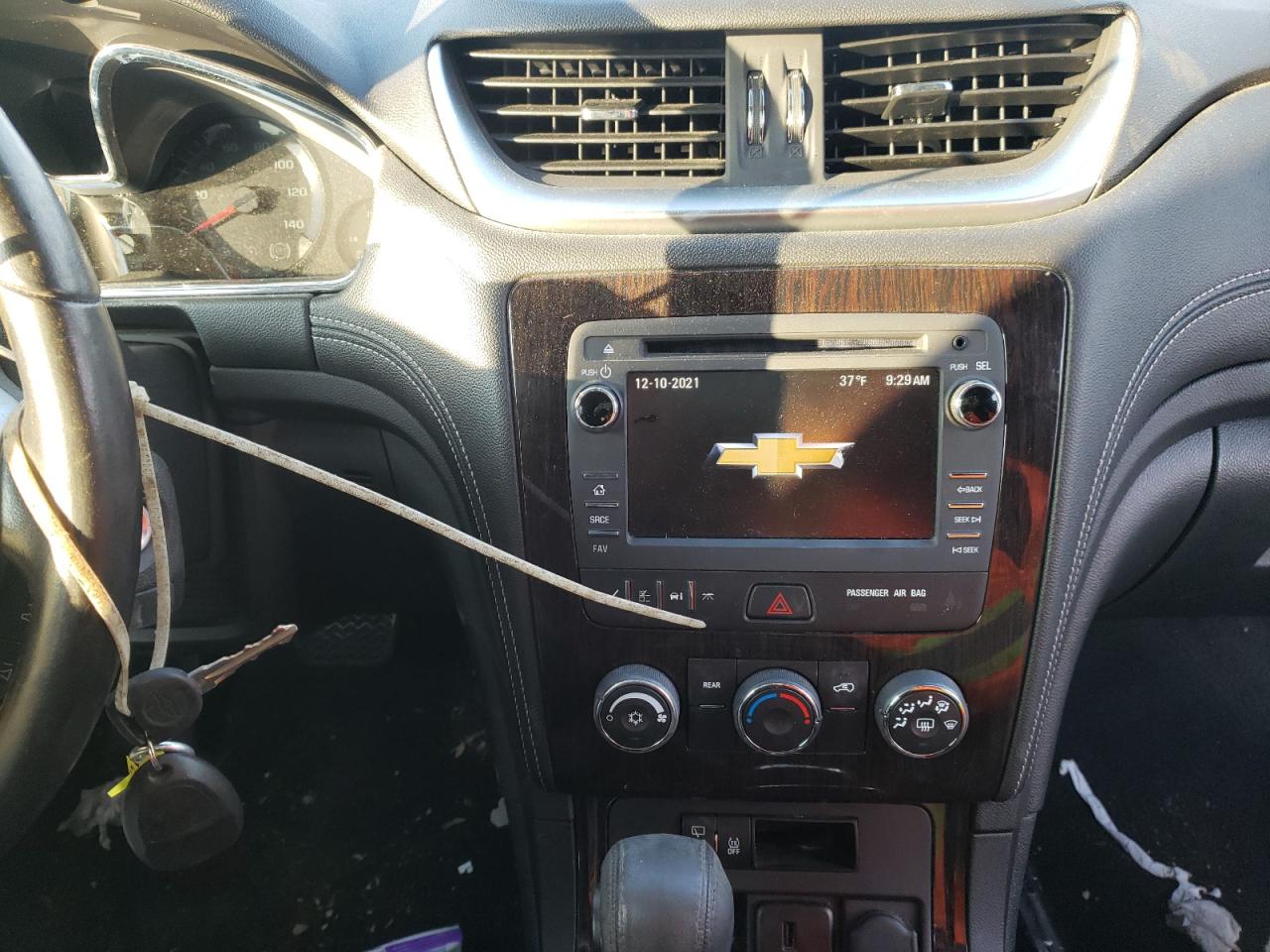 Photo 9 from auction – 2017 CHEVROLET TRAVERSE L with VIN 1GNKRGKDXHJ331768