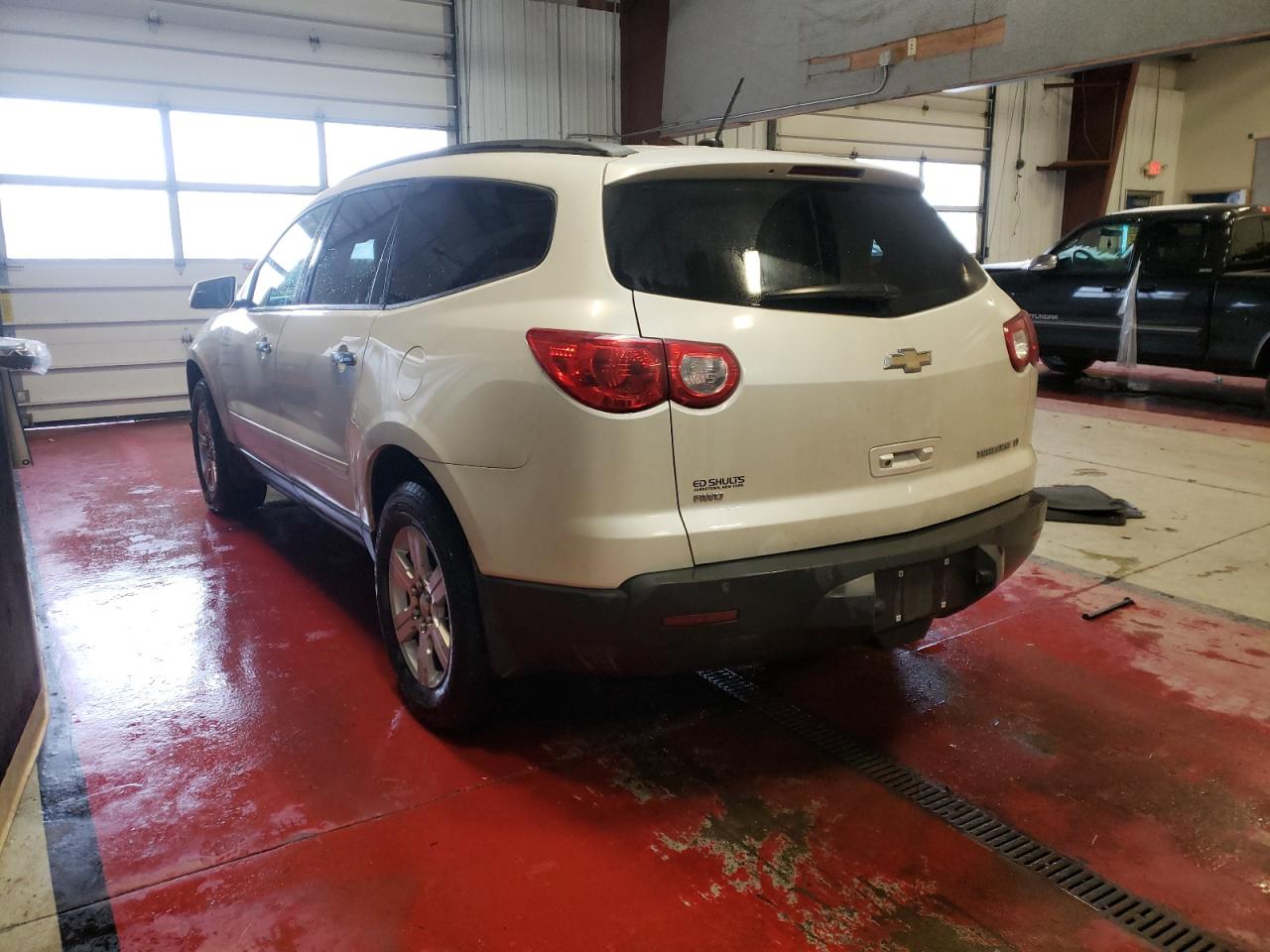 Photo 3 from auction – 2011 CHEVROLET TRAVERSE L with VIN 1GNKVJEDXBJ393568