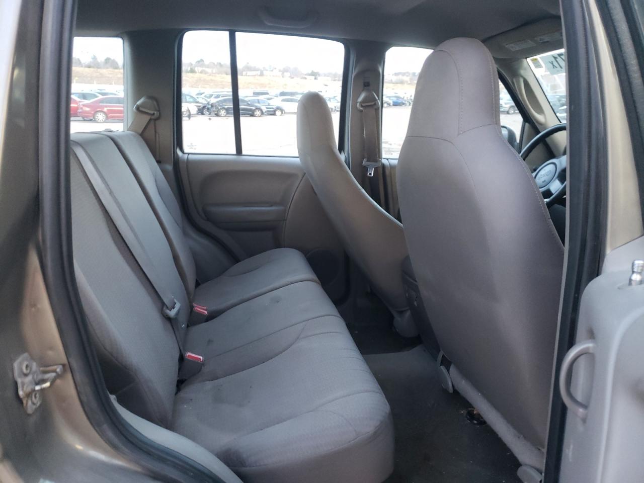 Photo 6 from auction – 2003 JEEP LIBERTY SP with VIN 1J4GL48K73W677304
