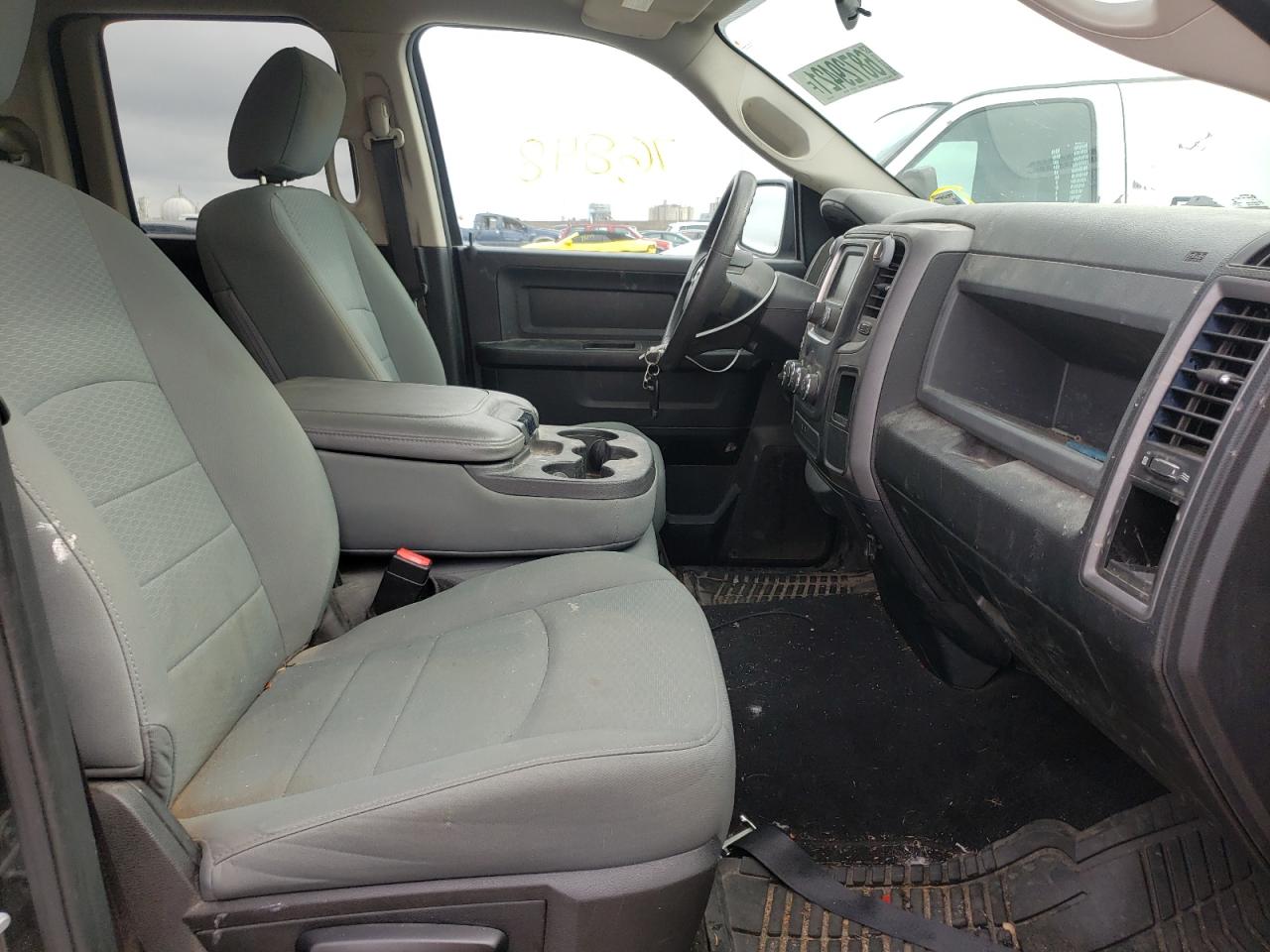 Photo 5 from auction – 2017 RAM 1500 ST with VIN 1C6RR6FGXHS847135