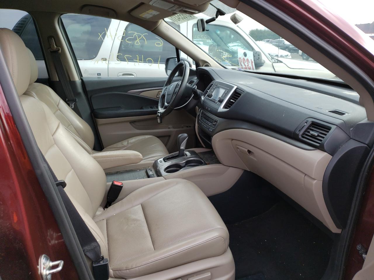 Photo 5 from auction – 2017 HONDA RIDGELINE with VIN 5FPYK3F55HB029161