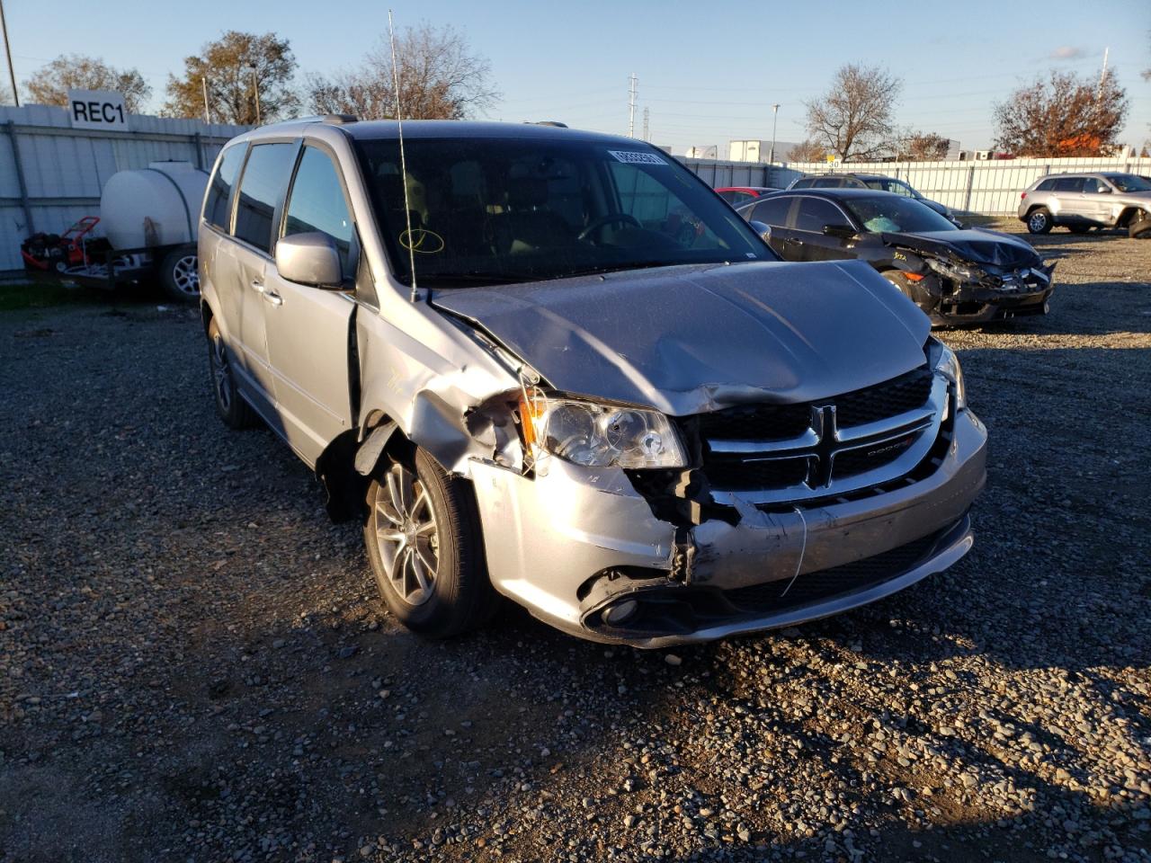 DODGE GRAND CARA 2017 with VIN 2C4RDGCG4HR857341 - Photo from auction