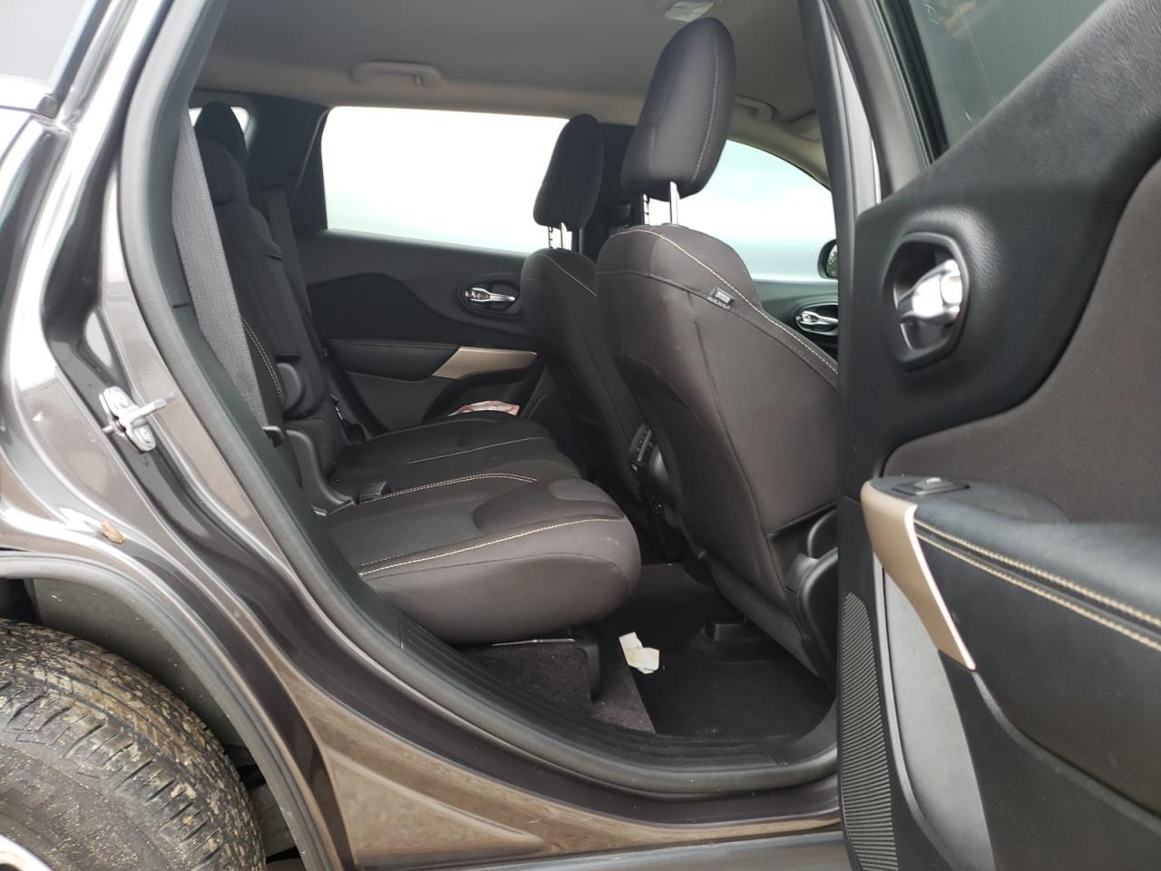 Photo 6 from auction – 2017 JEEP CHEROKEE L with VIN 1C4PJLCB0HW572219