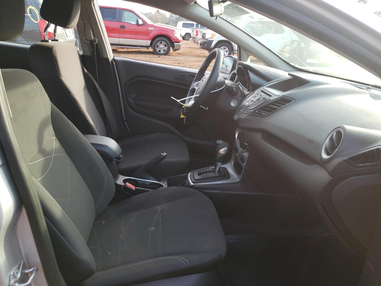 Photo 5 from auction – 2019 FORD FIESTA SE with VIN 3FADP4EJ2KM152308