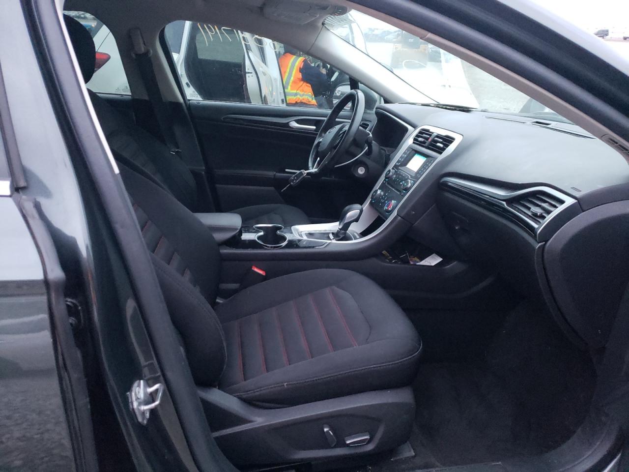 Photo 5 from auction – 2015 FORD FUSION SE with VIN 3FA6P0H73FR181066