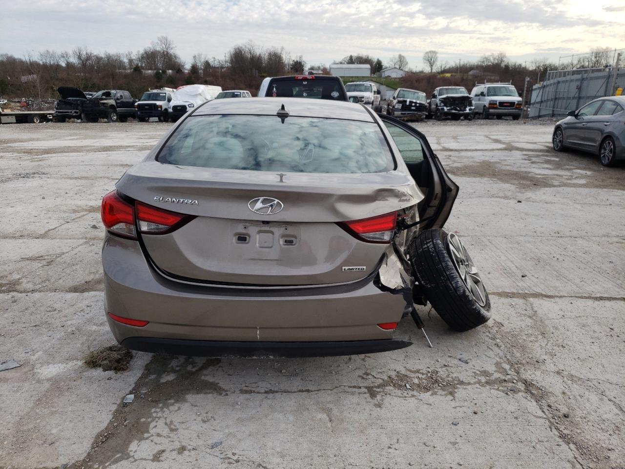 Photo 9 from auction – 2015 HYUNDAI ELANTRA SE with VIN 5NPDH4AE2FH570749