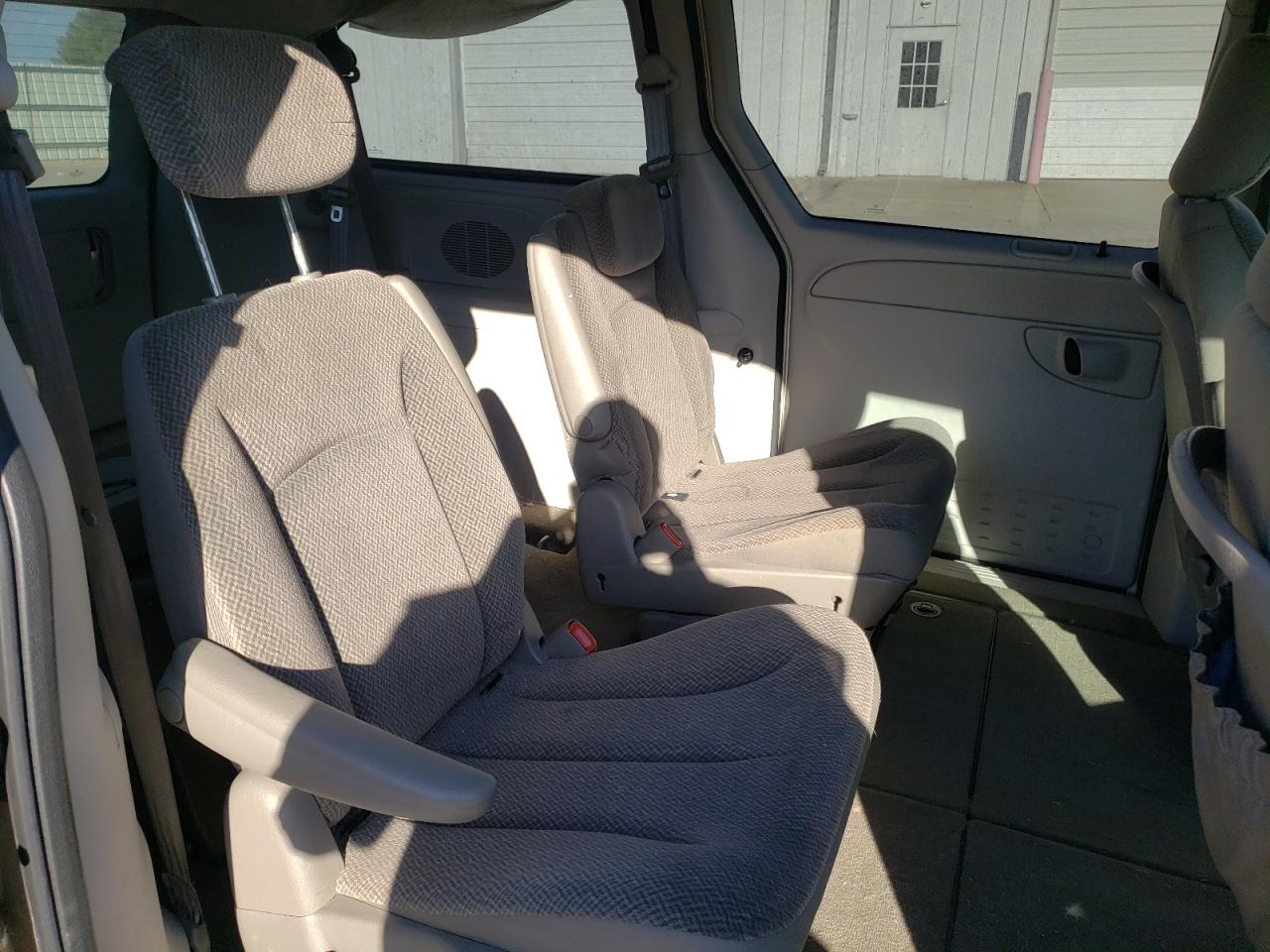 Photo 6 from auction – 2005 CHRYSLER TOWN AND C with VIN 2C8GP44R95R469416