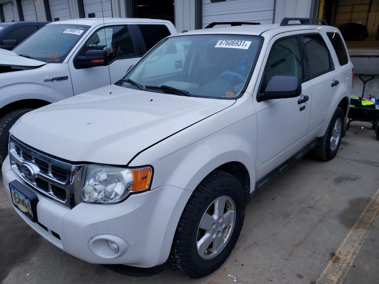 Photo 2 from auction – 2010 FORD ESCAPE XLT with VIN 1FMCU0D75AKA95603