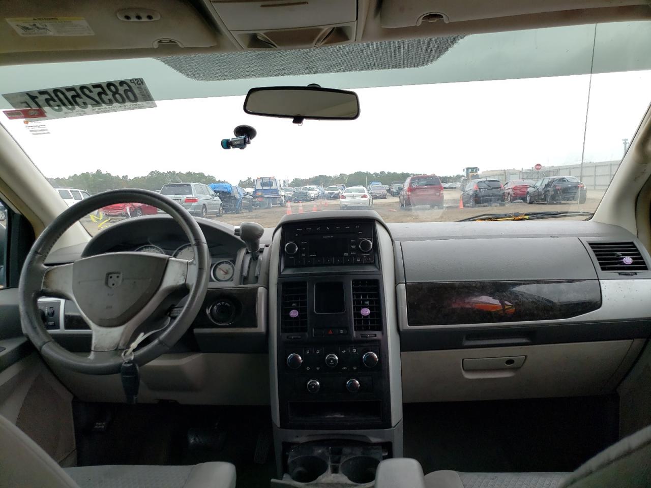 Photo 9 from auction – 2010 DODGE GRAND CARA with VIN 2D4RN5D14AR180151