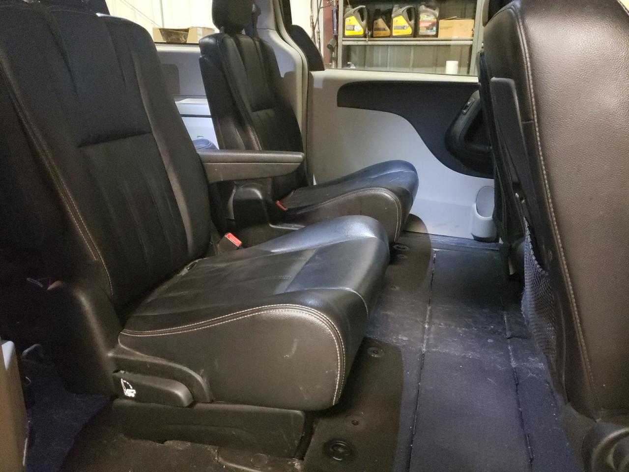 Photo 6 from auction – 2014 CHRYSLER TOWN & COU with VIN 2C4RC1BG2ER404395