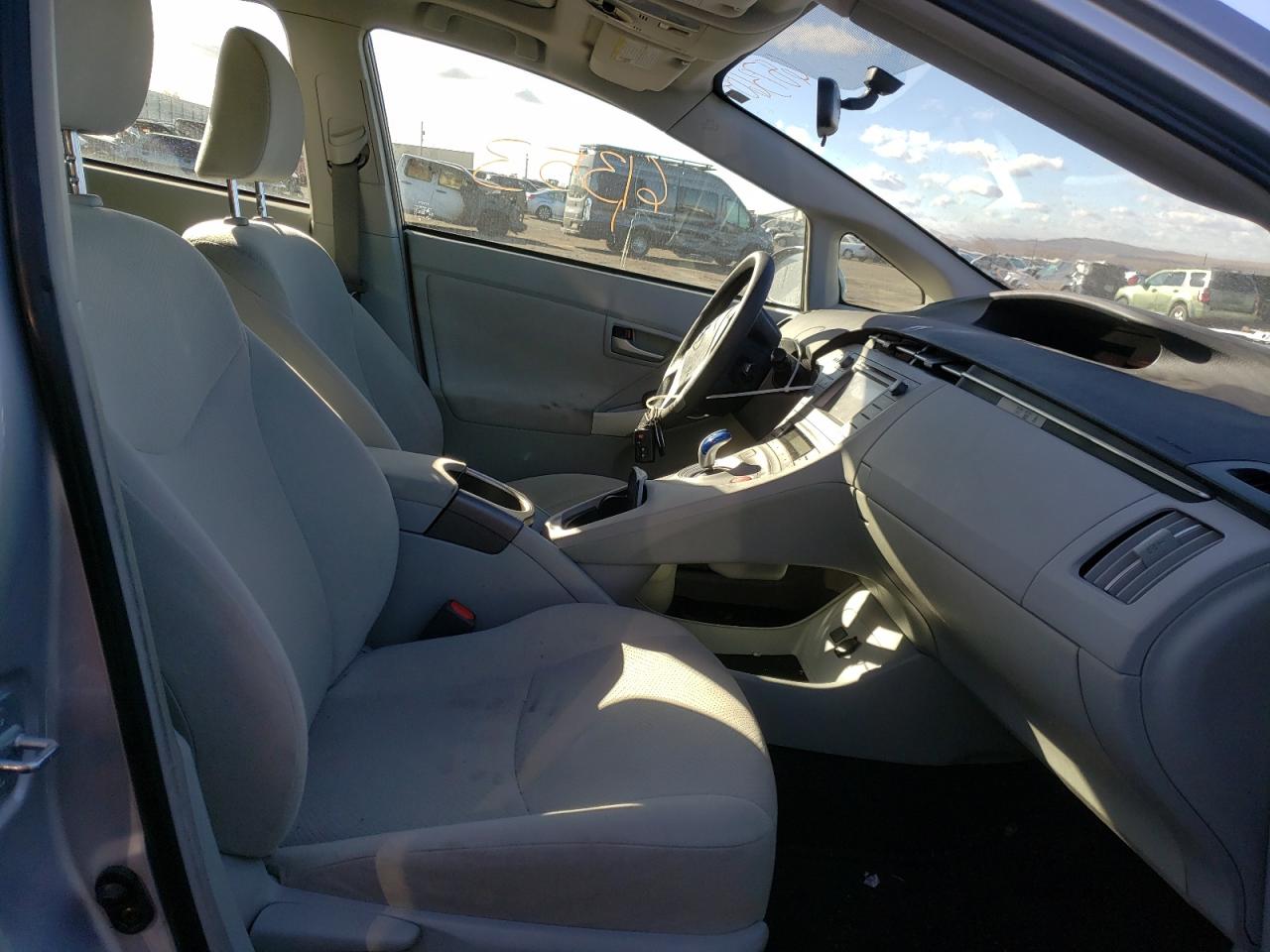 Photo 5 from auction – 2015 TOYOTA PRIUS with VIN JTDKN3DU2F0416200