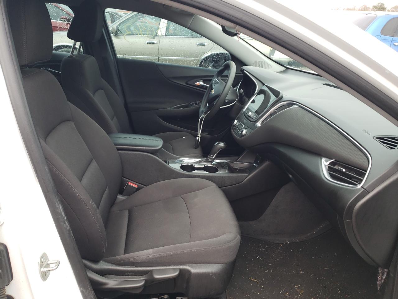 Photo 5 from auction – 2019 CHEVROLET MALIBU LT with VIN 1G1ZD5ST7KF166203