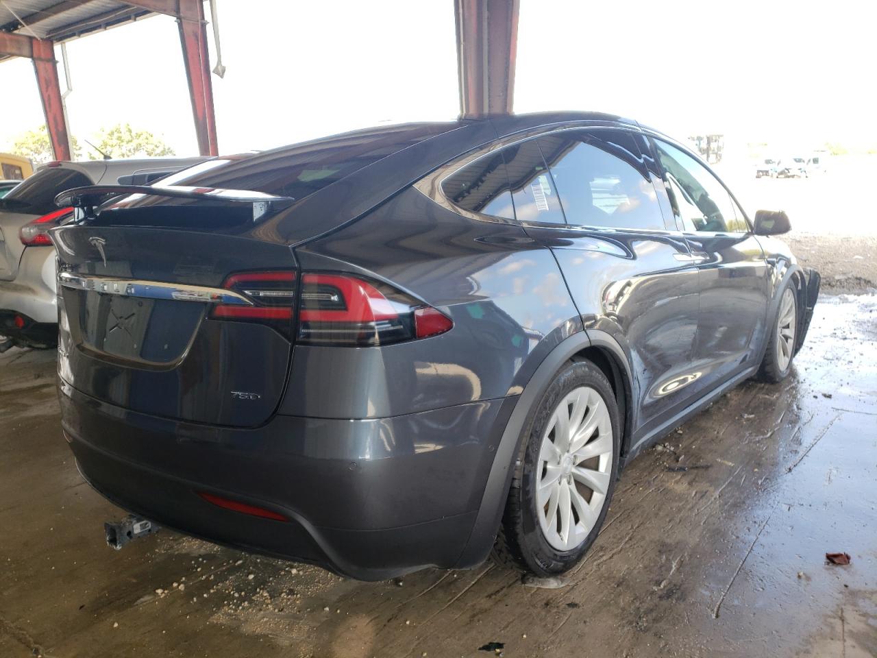 Photo 4 from auction – 2018 TESLA MODEL X with VIN 5YJXCDE20JF114137