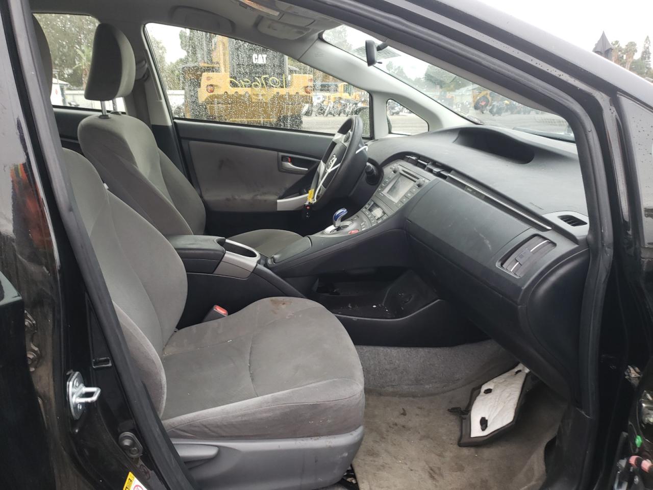 Photo 5 from auction – 2014 TOYOTA PRIUS with VIN JTDKN3DU9E0366023