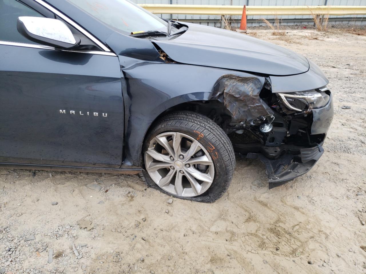 Photo 9 from auction – 2019 CHEVROLET MALIBU LT with VIN 1G1ZD5ST6KF202575