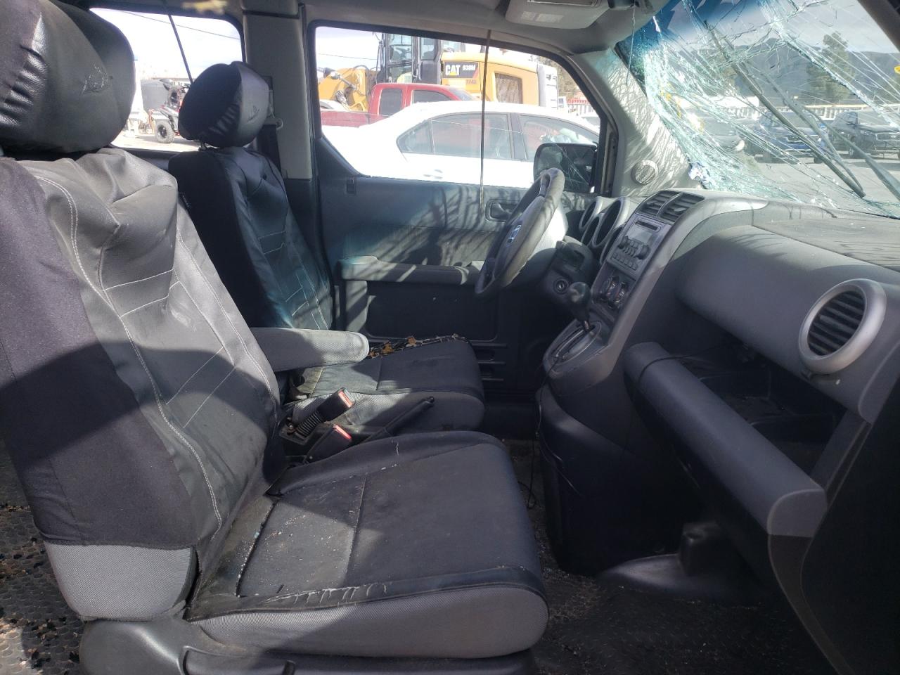 Photo 5 from auction – 2003 HONDA ELEMENT EX with VIN 5J6YH185X3L009660