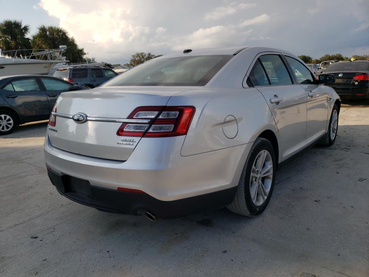 Photo 4 from auction – 2013 FORD TAURUS SEL with VIN 1FAHP2E8XDG174296