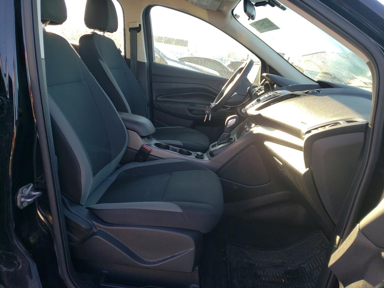 Photo 5 from auction – 2016 FORD ESCAPE S with VIN 1FMCU0F78GUA53341