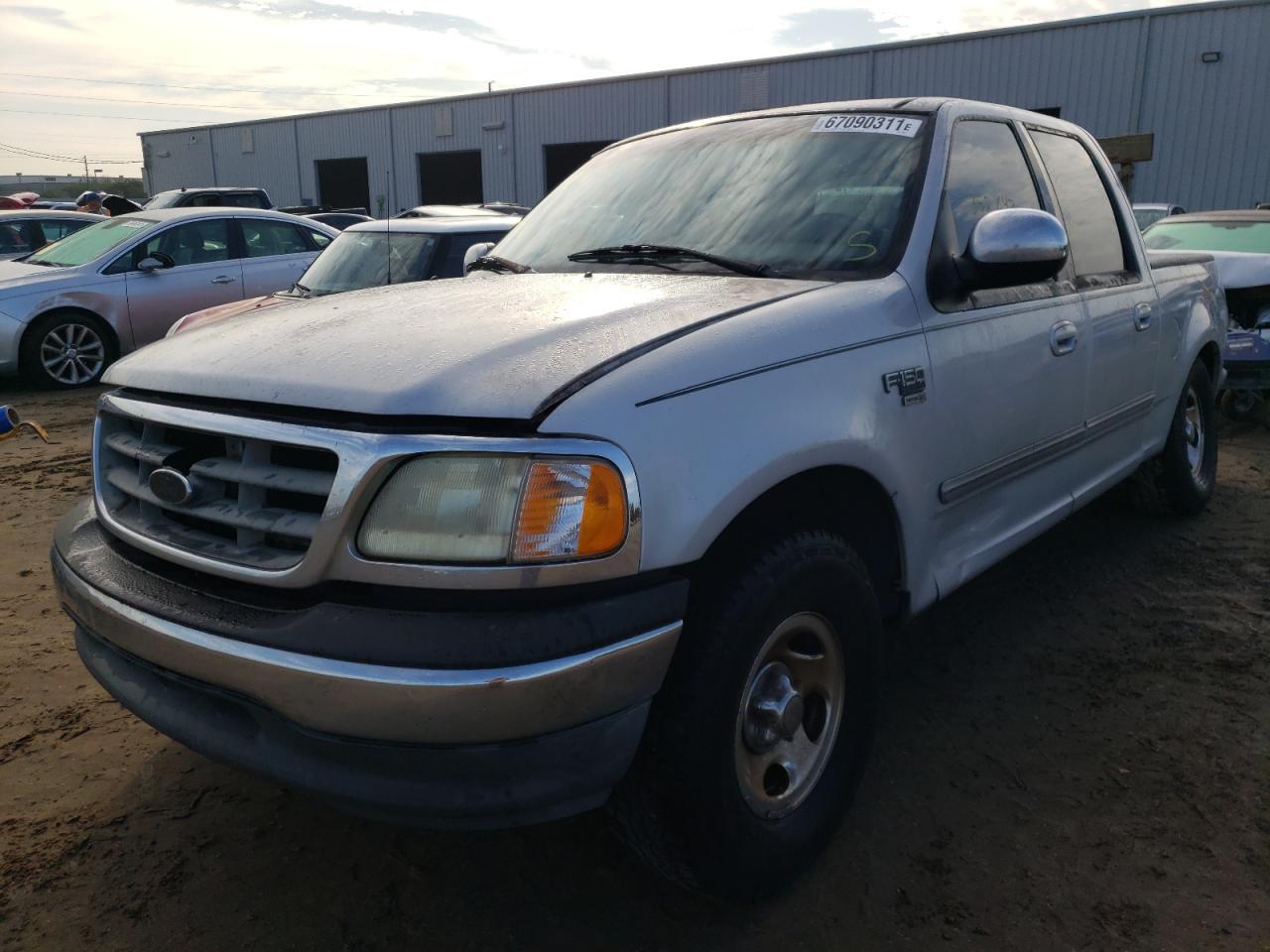 Photo 2 from auction – 2002 FORD F150 SUPER with VIN 1FTRW07672KC03040