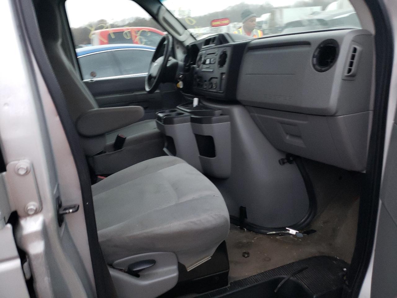 Photo 5 from auction – 2012 FORD ECONOLINE with VIN 1FBNE3BL6CDA61175