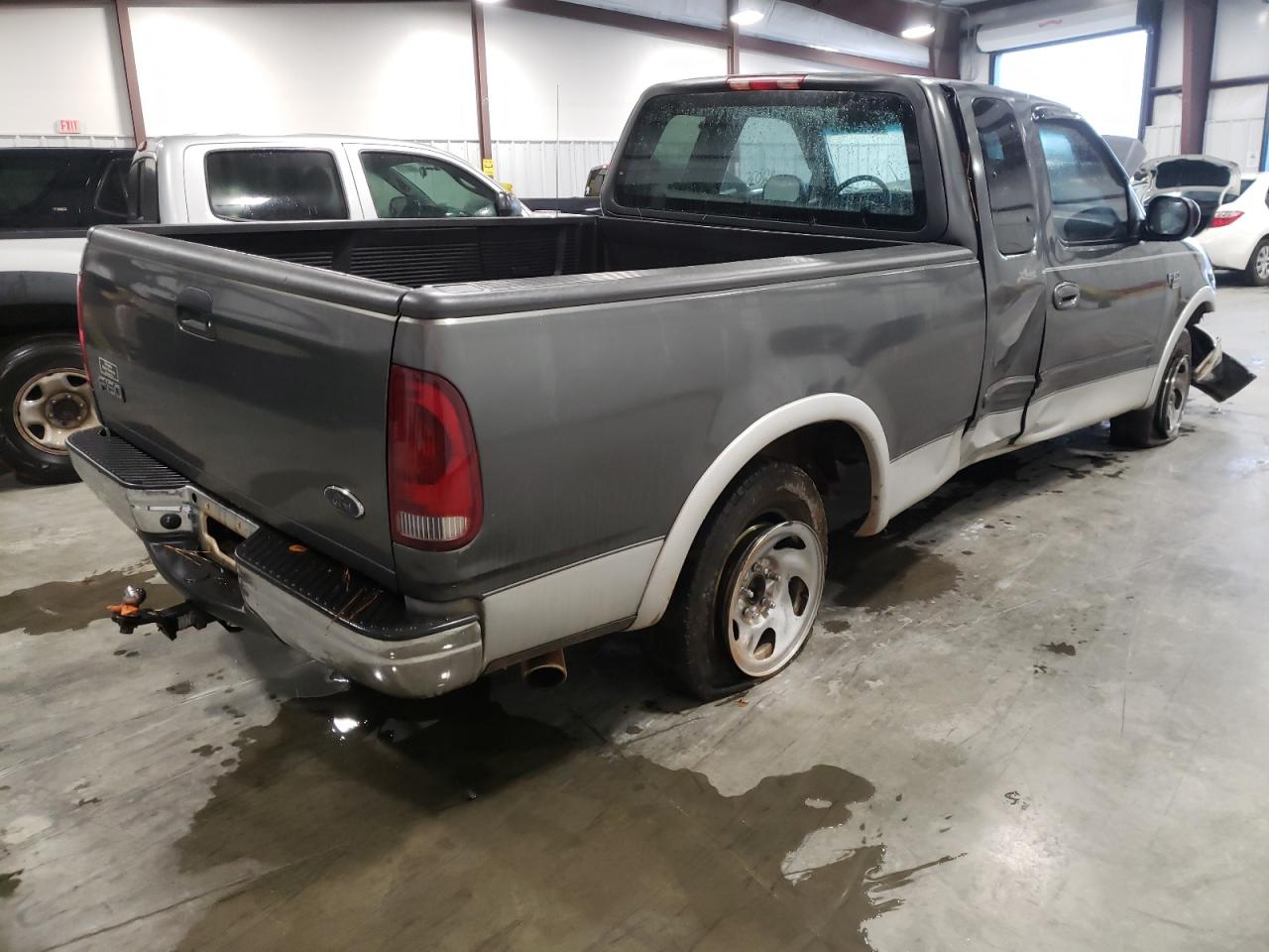 Photo 4 from auction – 2002 FORD F150 with VIN 1FTRX17W52NA48098