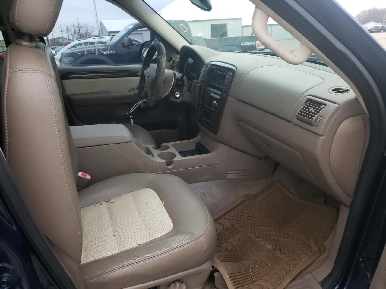 Photo 5 from auction – 2003 FORD EXPLORER E with VIN 1FMZU74K13UC54471
