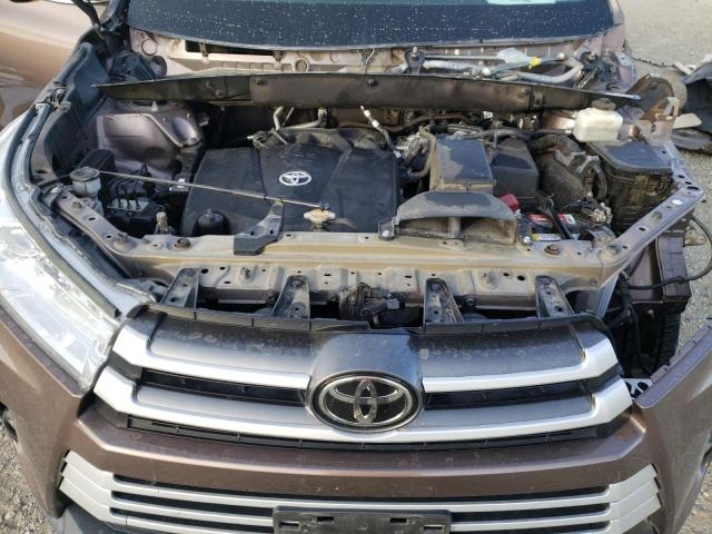 Photo 7 from auction – 2017 TOYOTA HIGHLANDER with VIN 5TDKZRFH9HS216647