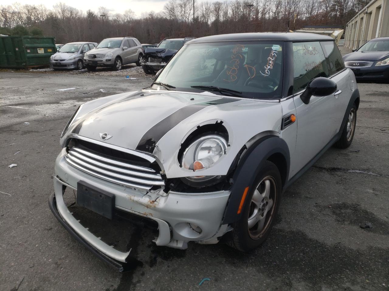Photo 2 from auction – 2011 MINI COOPER with VIN WMWSU3C55BT095515