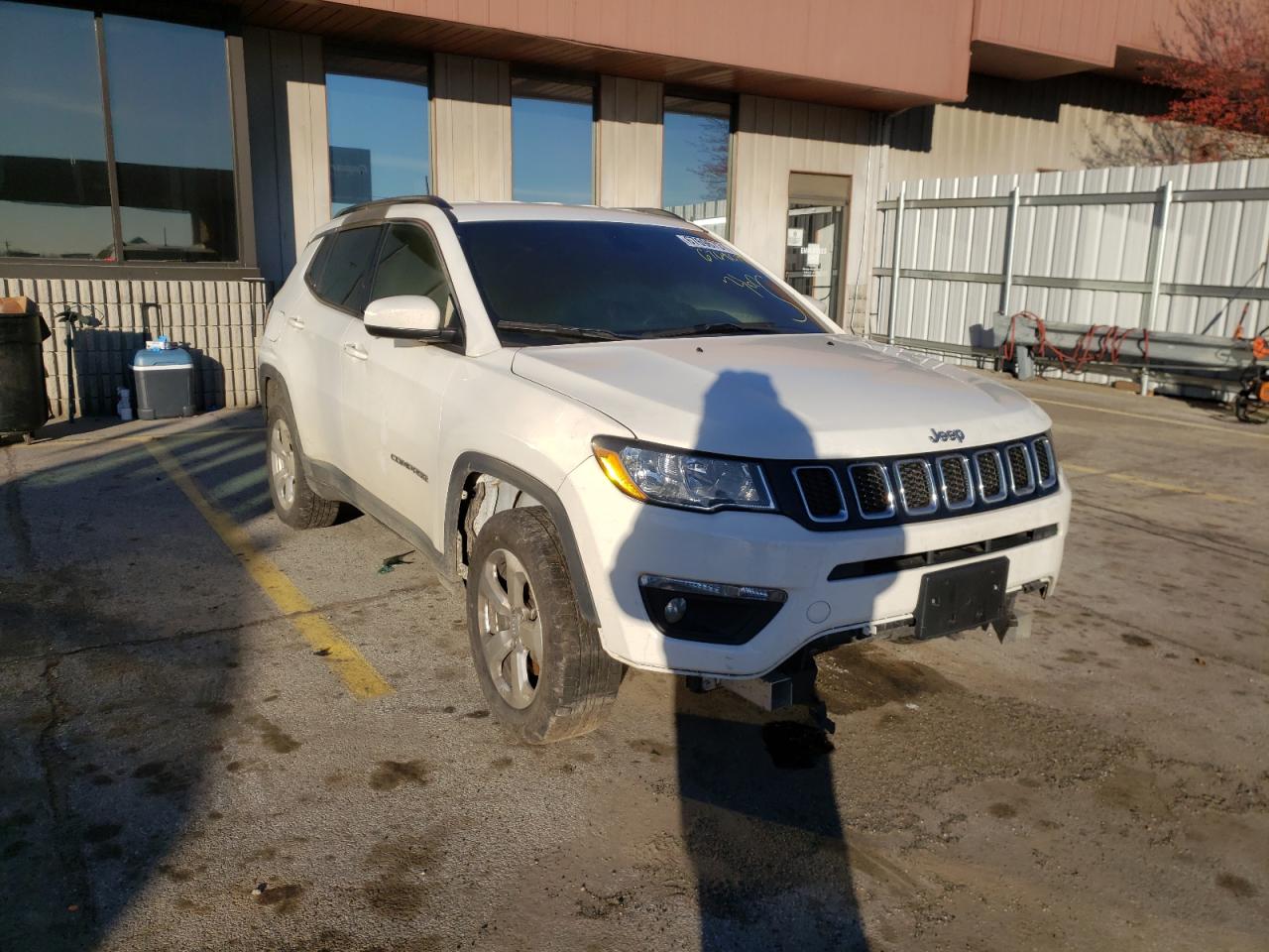 JEEP COMPASS LA 2018 with VIN 3C4NJDBB5JT284805 - Photo from auction