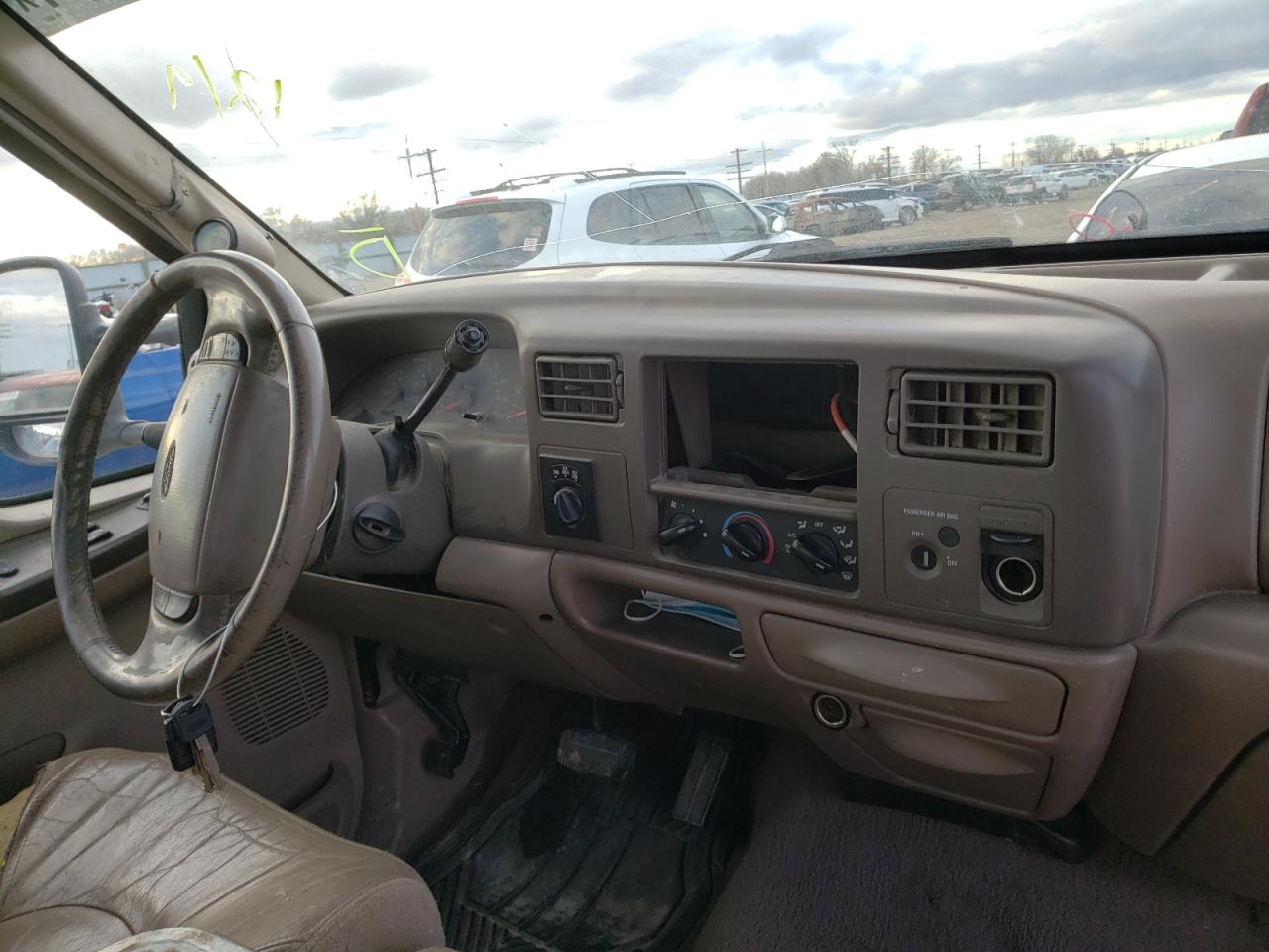Photo 9 from auction – 2000 FORD F250 SUPER with VIN 1FTNX21F2YEA60800