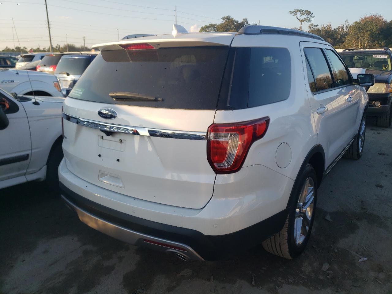 Photo 4 from auction – 2017 FORD EXPLORER X with VIN 1FM5K7D82HGA67142