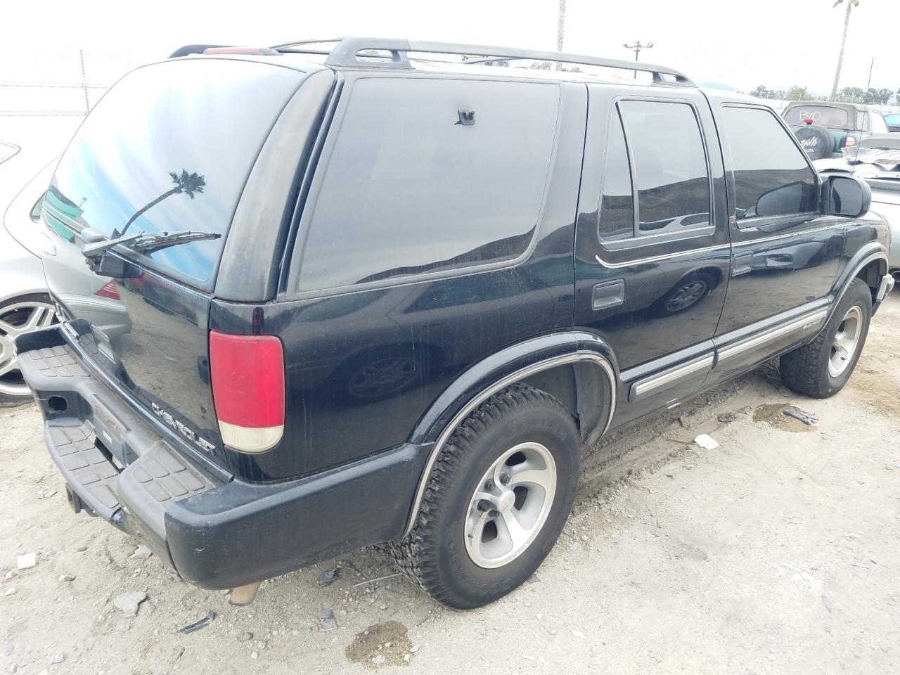 Photo 4 from auction – 2001 CHEVROLET BLAZER with VIN 1GNCS13W112125180