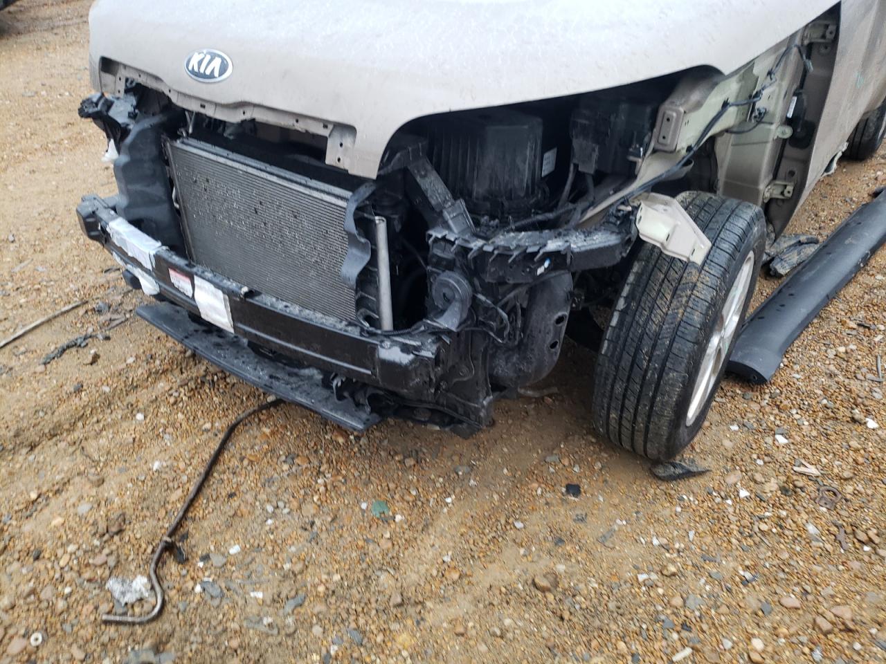 Photo 9 from auction – 2014 KIA SOUL with VIN KNDJN2A28E7008704