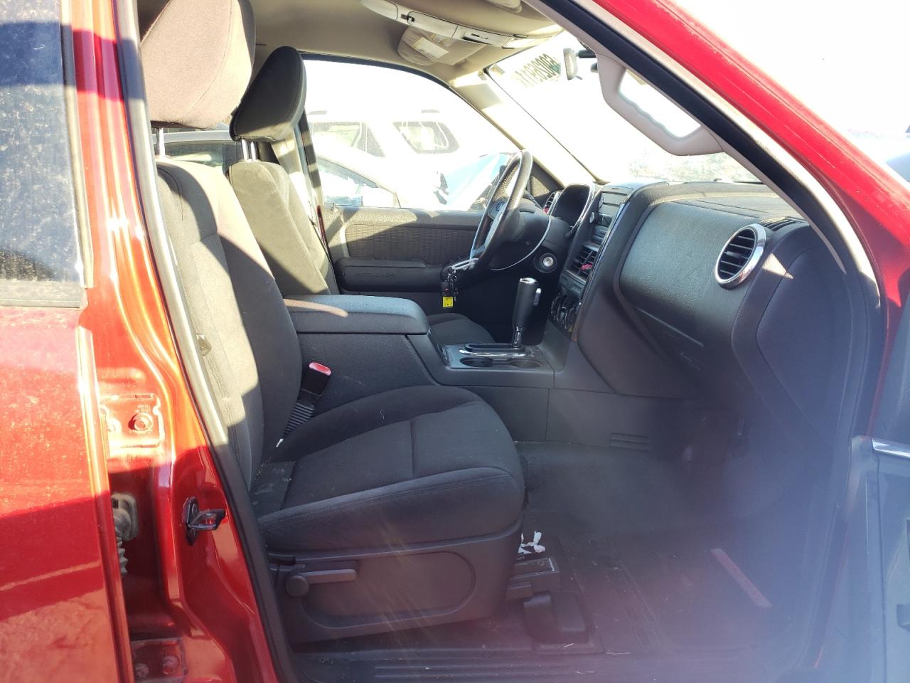 Photo 5 from auction – 2009 FORD EXPLORER S with VIN 1FMEU31E49UA44316