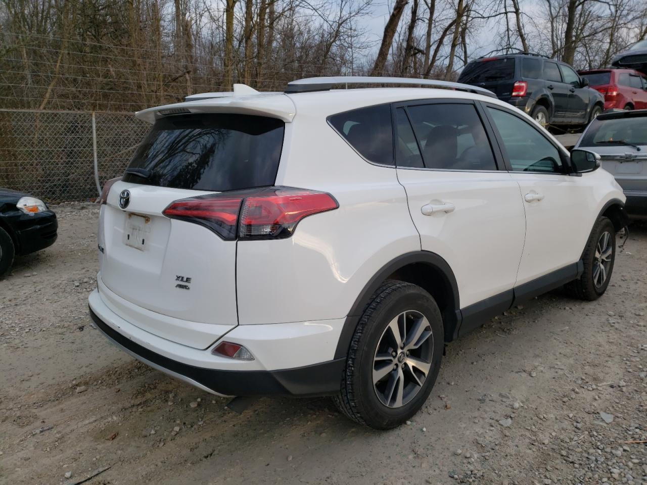 Photo 4 from auction – 2016 TOYOTA RAV4 XLE with VIN 2T3RFREV6GW451549