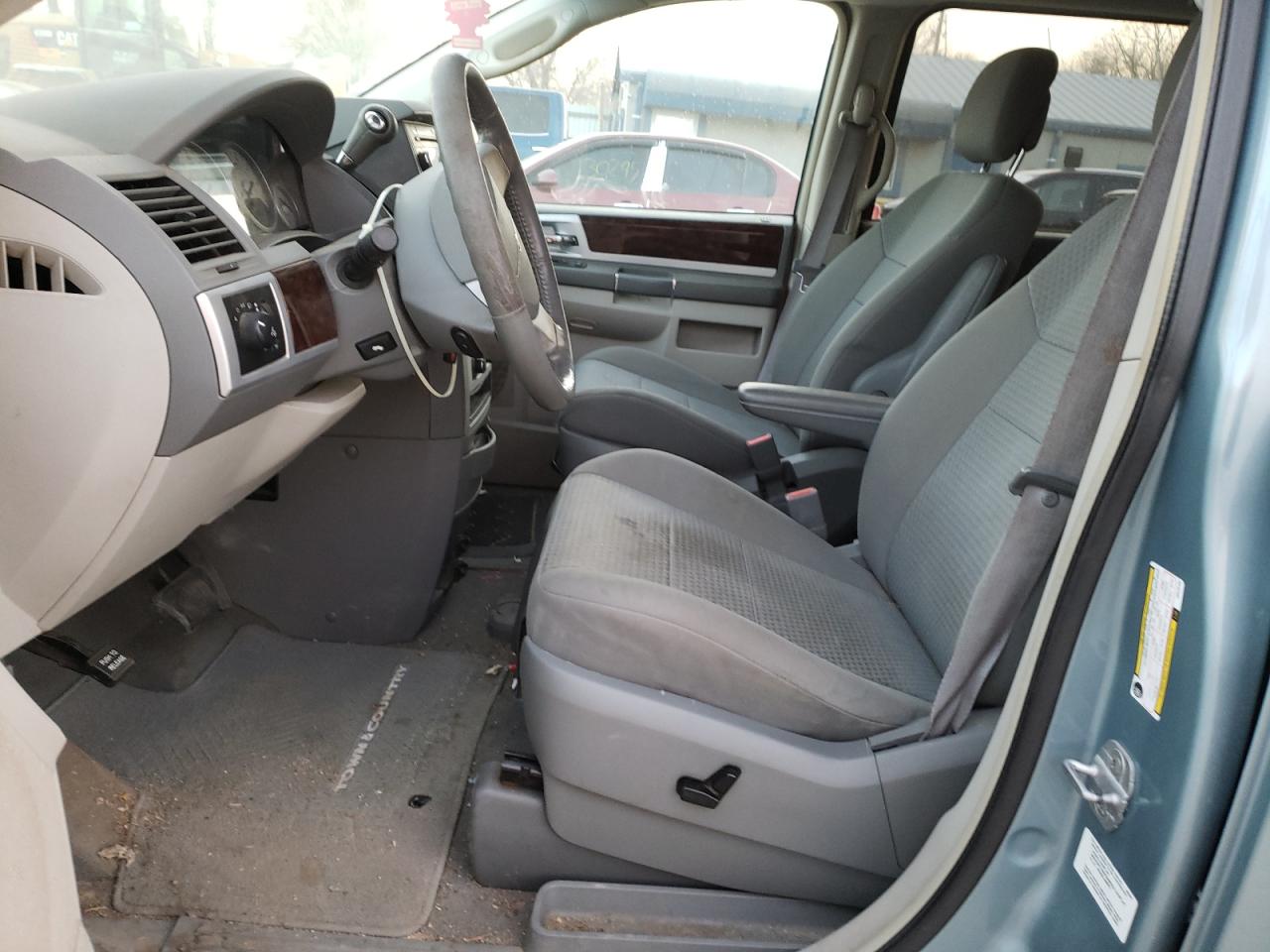 Photo 5 from auction – 2010 CHRYSLER TOWN & COU with VIN 2A4RR5D19AR278166