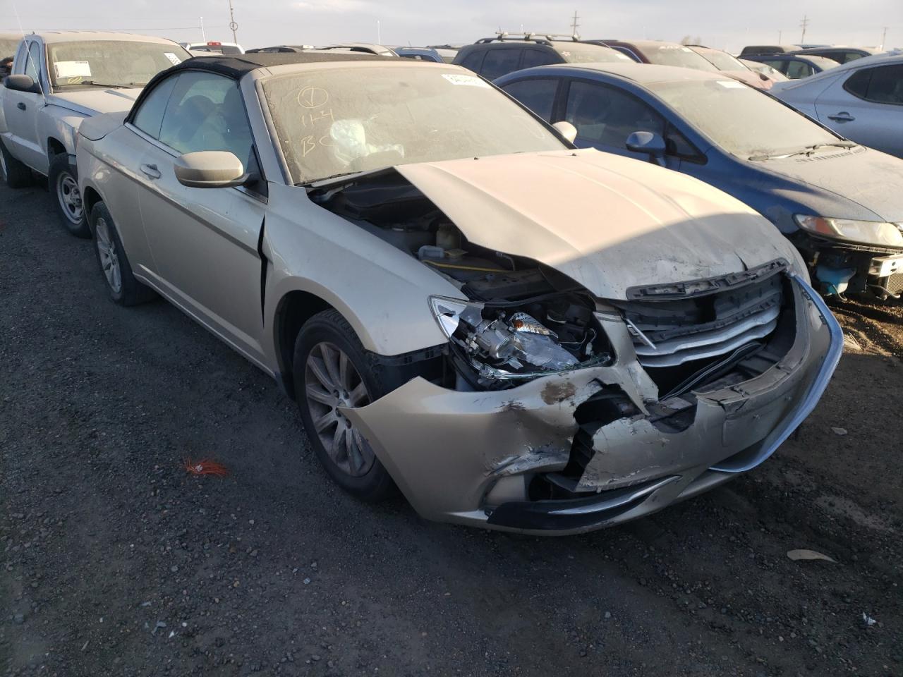 CHRYSLER 200 TOURIN 2014 with VIN 1C3BCBEB4EN157938 - Photo from auction