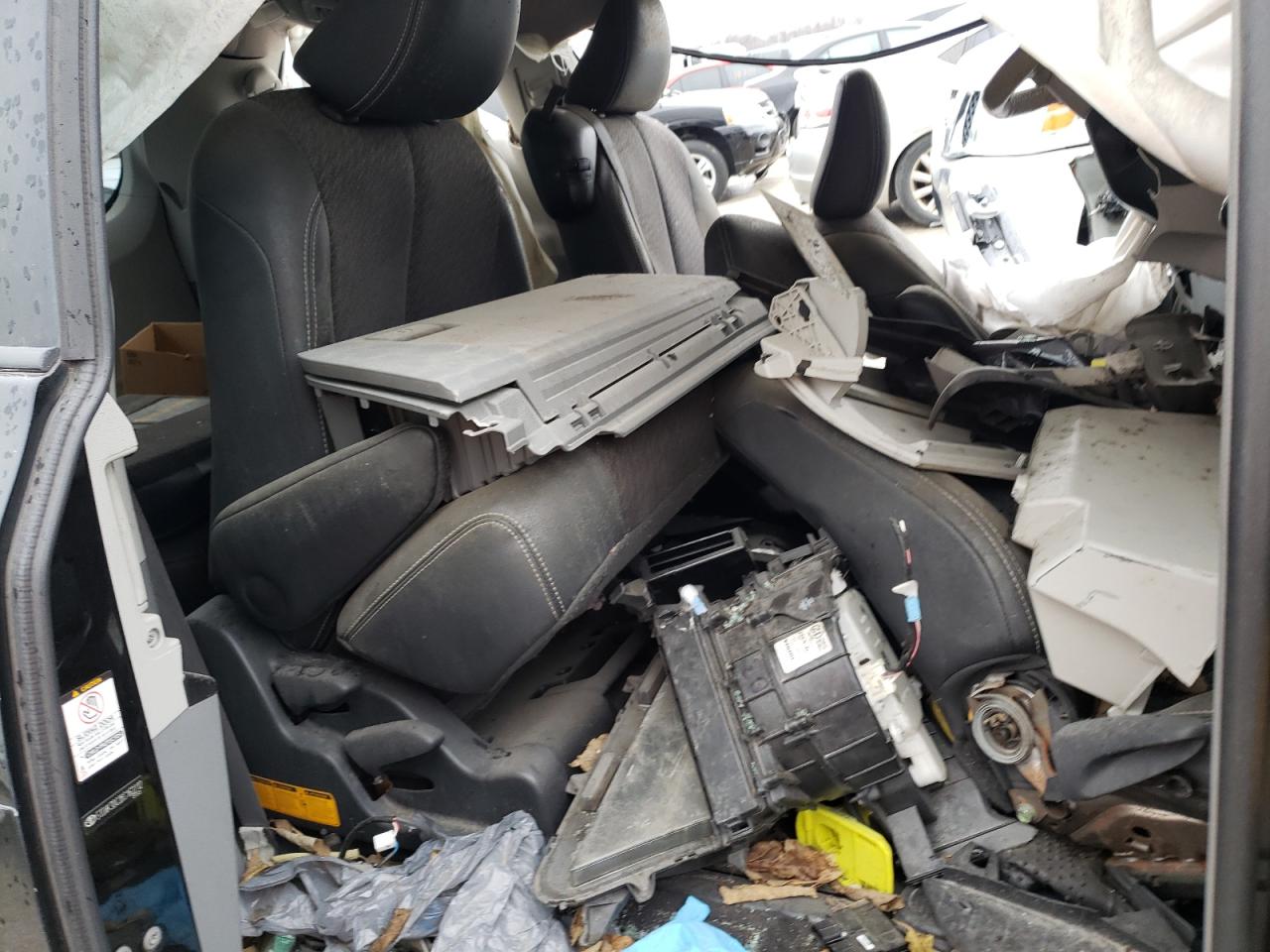 Photo 6 from auction – 2011 TOYOTA SIENNA SPO with VIN 5TDXK3DC2BS162212