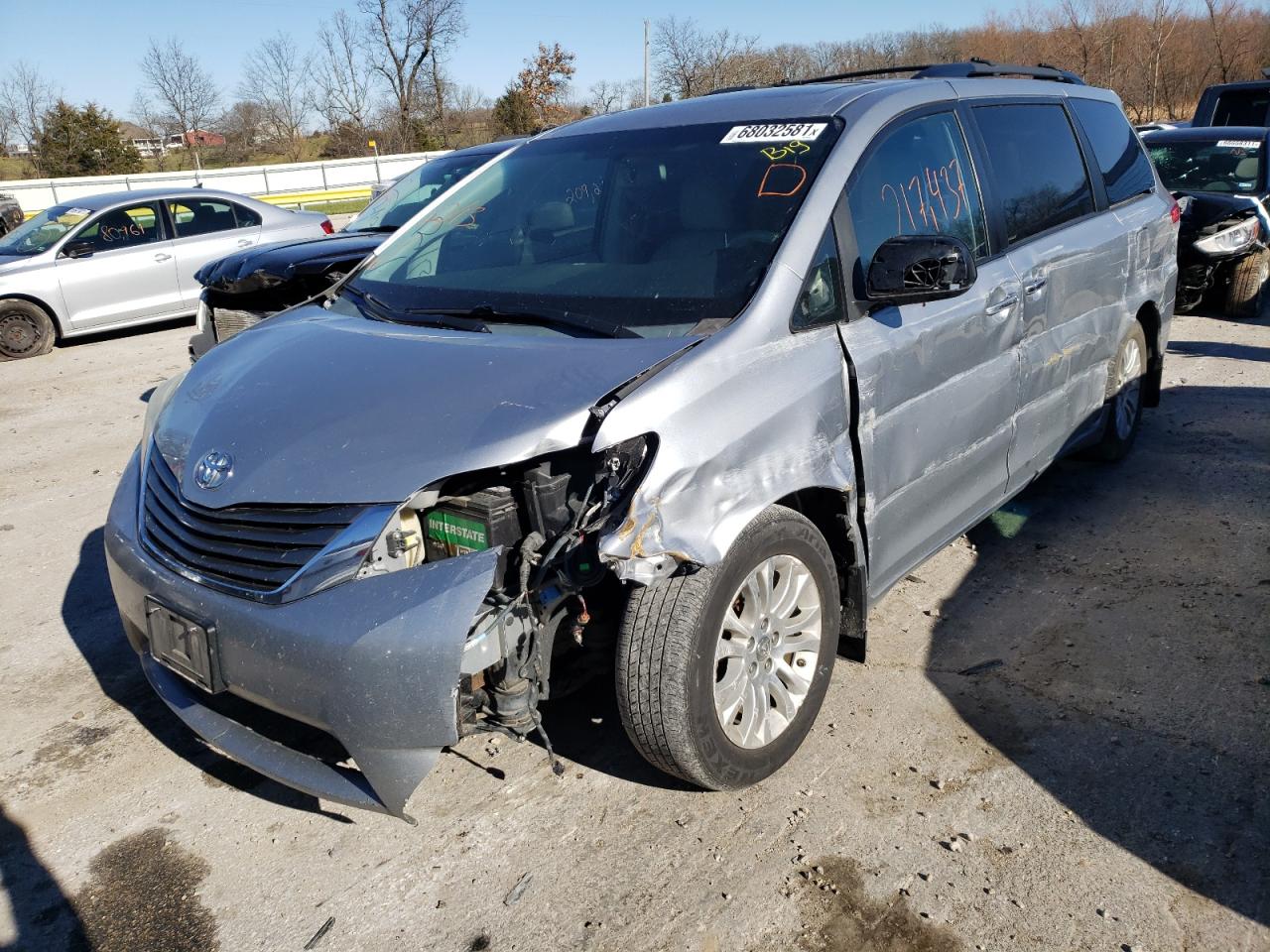 Photo 2 from auction – 2014 TOYOTA SIENNA XLE with VIN 5TDYK3DCXES460144